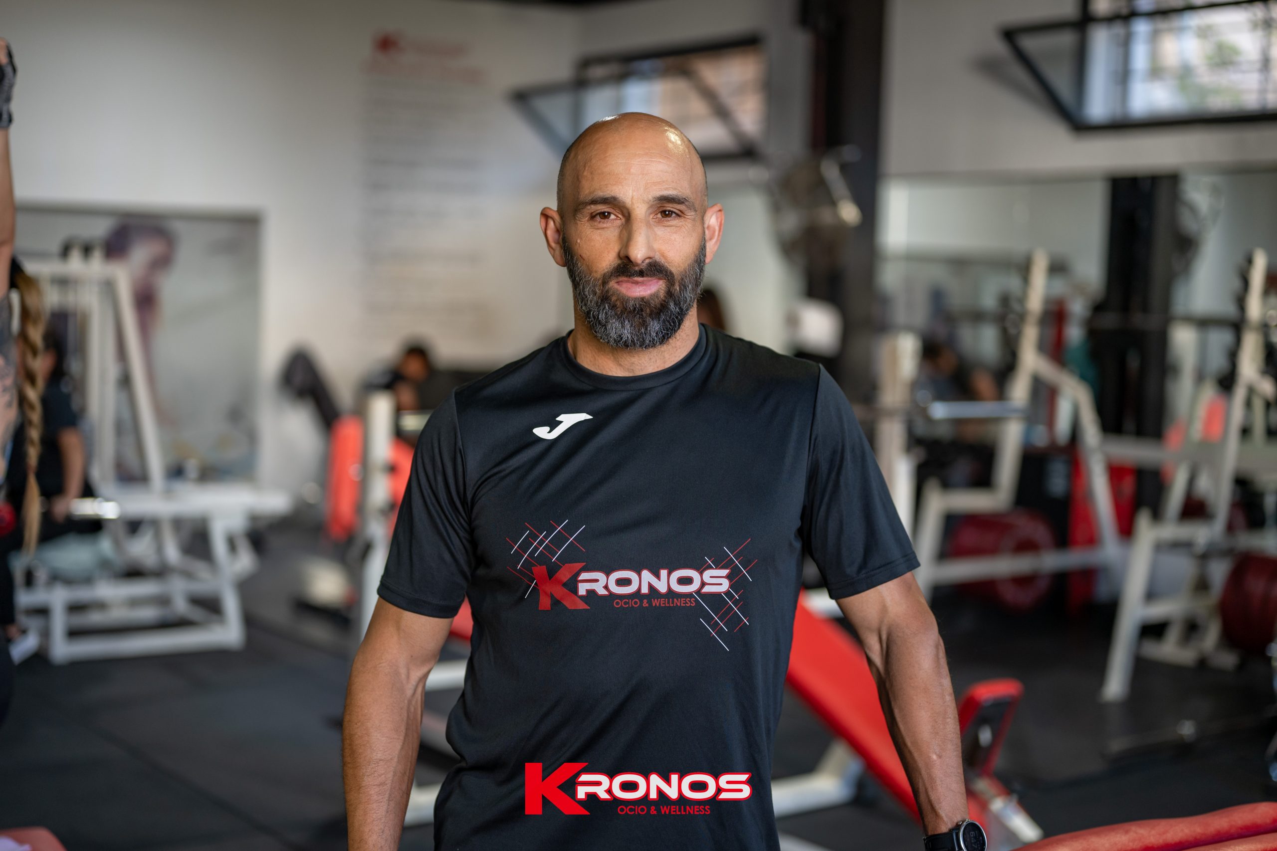 TOMMY. Profesional, con capacidad de liderazgo, polivalente, competente y organizado. Sus clases de Ciclo Indoor, Total Training y Body Power son de las actividades más practicadas por nuestros clientes. Diplomado en ciencias de la actividad física y graduado en historia del arte